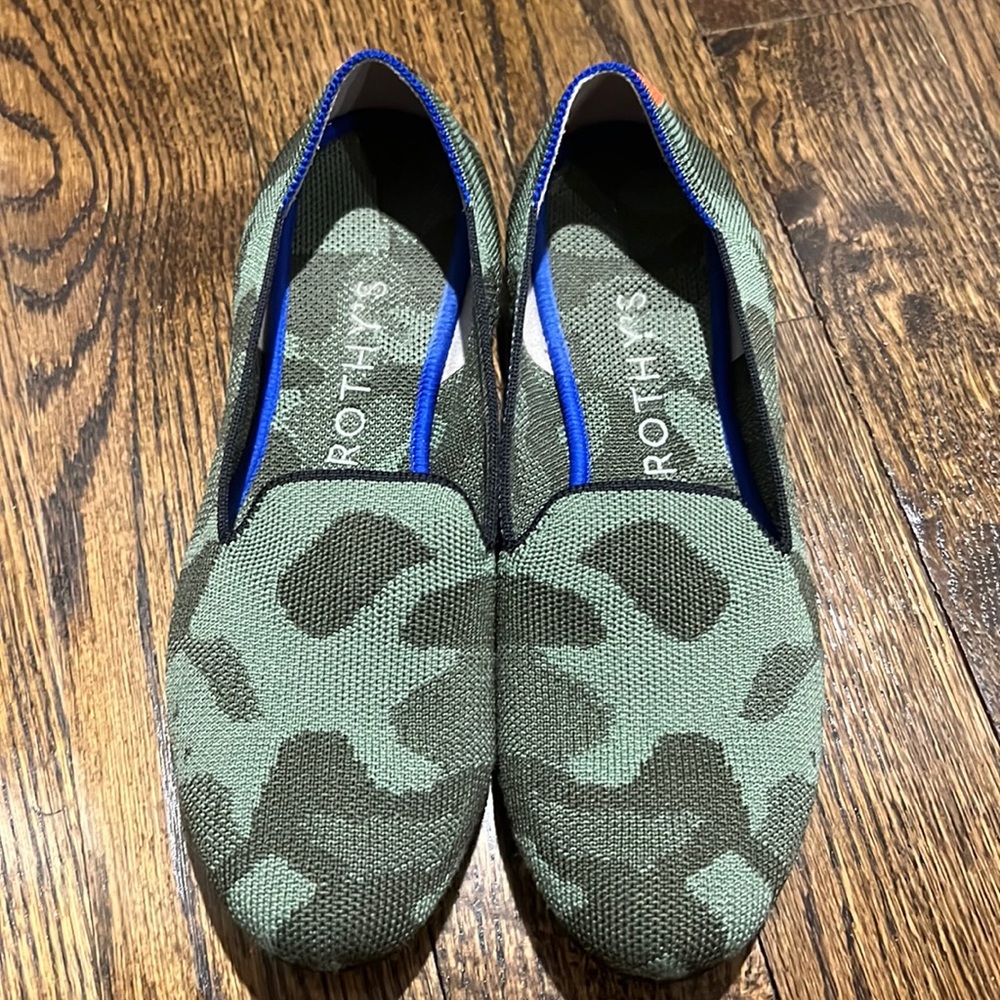 Rothy’s Women 8.5 Green Camo loafer
